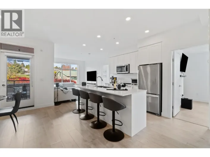 301 808 GAUTHIER AVENUE, Coquitlam