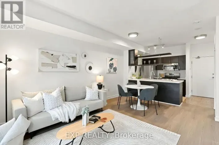 301 - 9 SPADINA AVENUE, Toronto