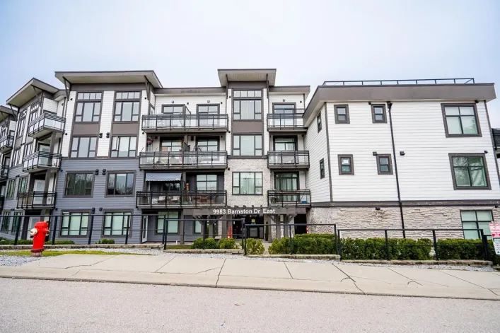 301 9983 E BARNSTON DRIVE, Surrey