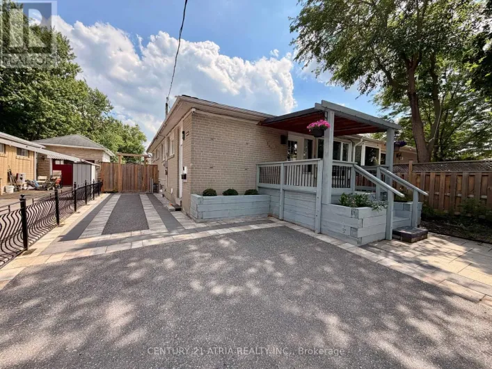 301 AXMINSTER DRIVE, Richmond Hill