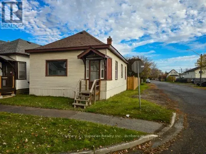 301 OGDEN STREET, Thunder Bay