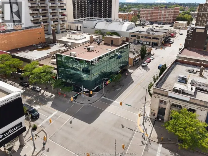 301 OUELLETTE, Windsor