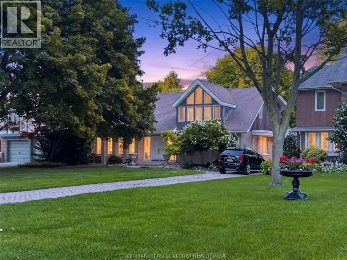 301 VICTORIA AVENUE, Chatham