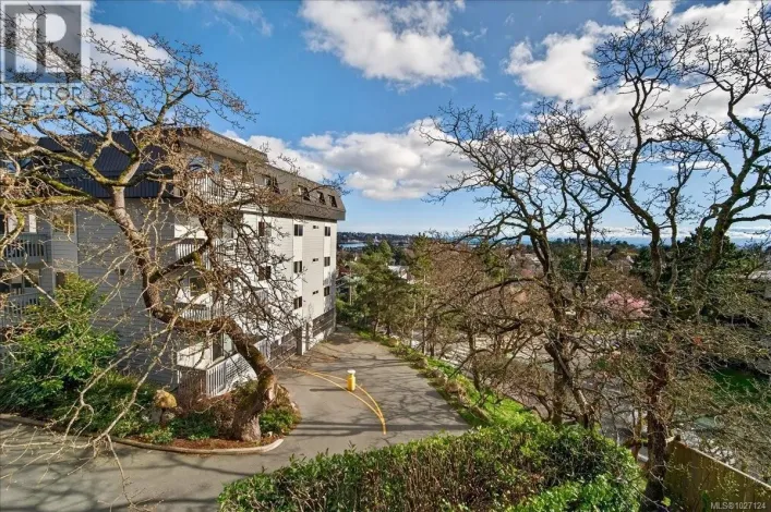 302 1000 ESQUIMALT Rd, Esquimalt