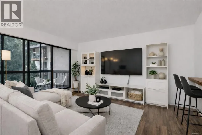 302 1005 McKenzie Ave, Saanich