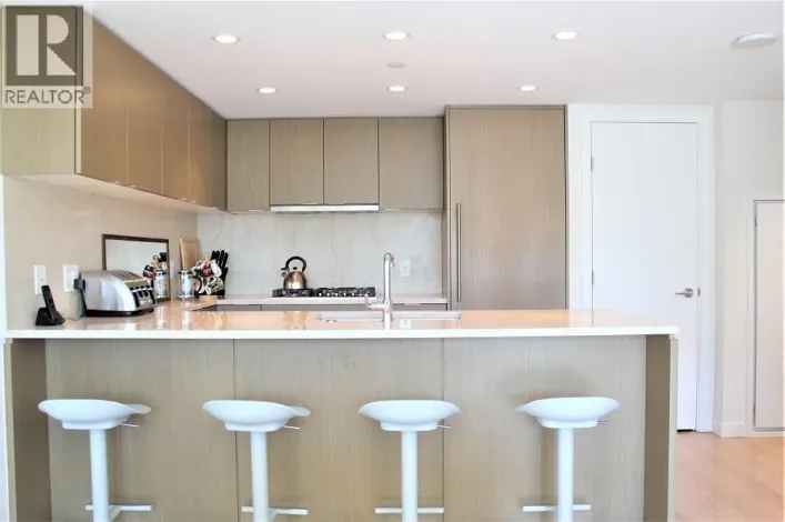 302 125 E 14TH STREET, Vancouver