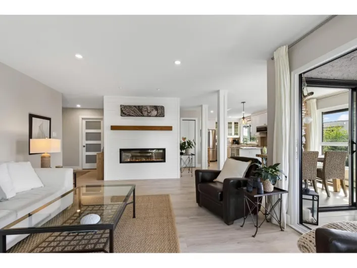 302 1290 MARTIN STREET, White Rock
