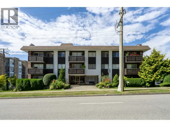 302 1345 CHESTERFIELD AVENUE, North Vancouver