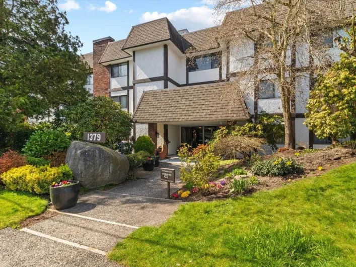 302 1379 MERKLIN STREET, White Rock
