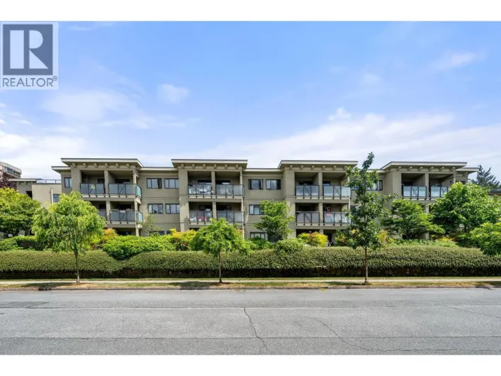 302 140 E 4TH STREET, North Vancouver