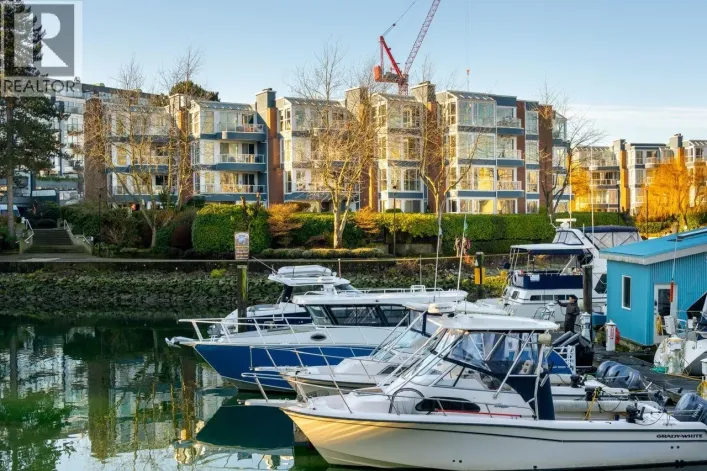 302 1502 ISLAND PARK WALK, Vancouver