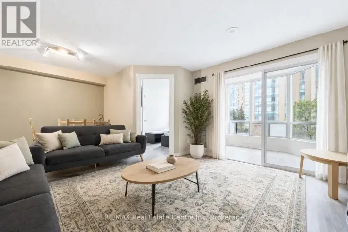 Apartment for sale: 302 - 155 HILLCREST AVENUE, Mississauga