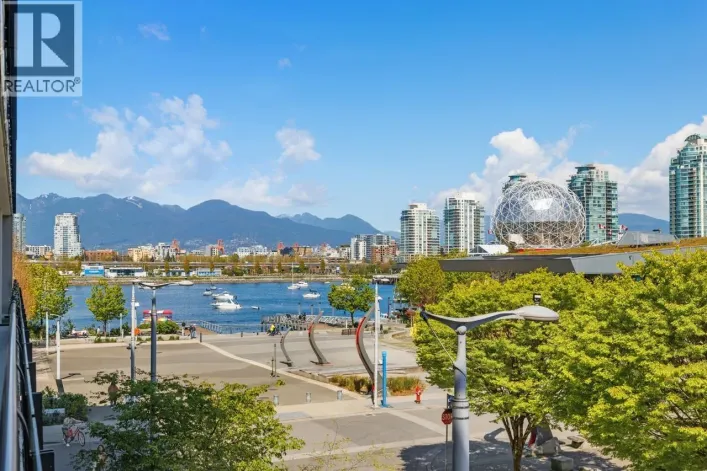 302 1625 MANITOBA STREET, Vancouver
