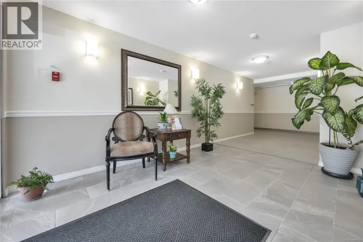 302 1631 Dufferin Cres, Nanaimo