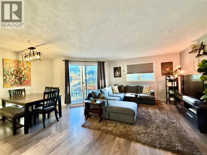 302 1694 Cedar Hill Cross Rd, Saanich