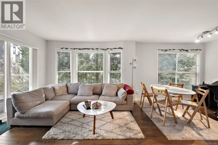 302 1710 Fort St, Victoria