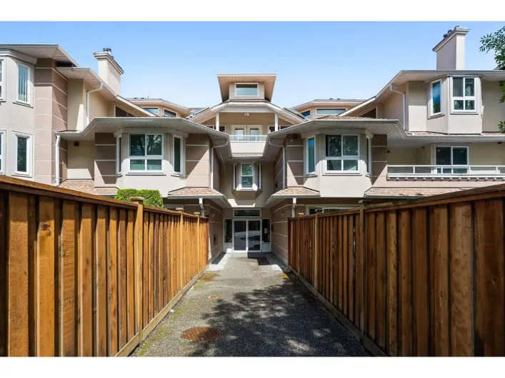 302 19721 64 AVENUE, Langley