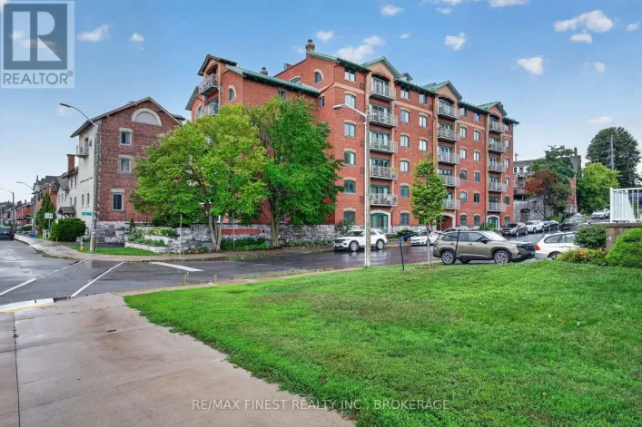 302 - 2 BAY STREET, Kingston
