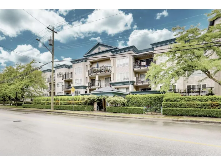 302 20727 DOUGLAS CRESCENT, Langley