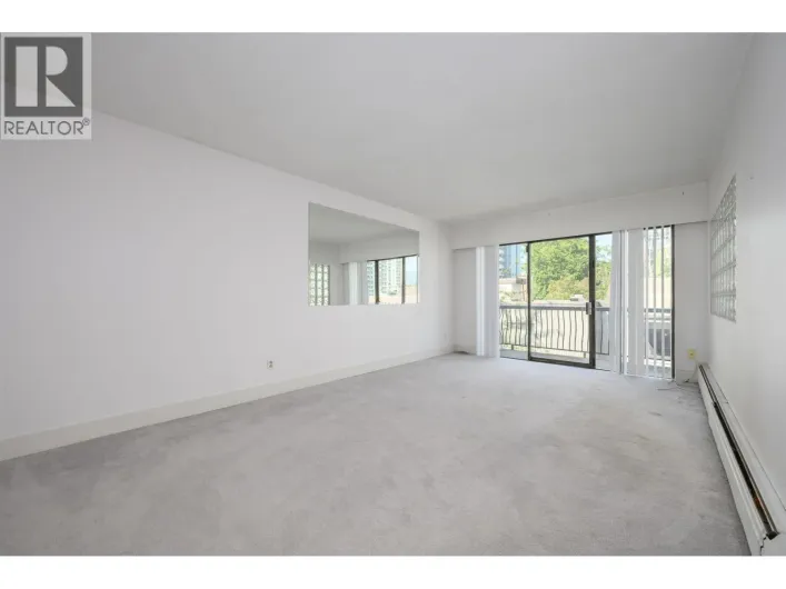 302 214 E 15TH STREET, North Vancouver
