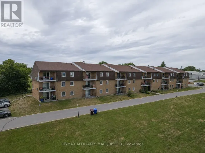 302 - 220 KENYON STREET W, North Glengarry