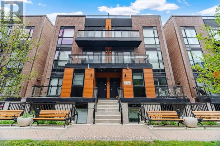 302 - 26 COLES AVENUE, Vaughan