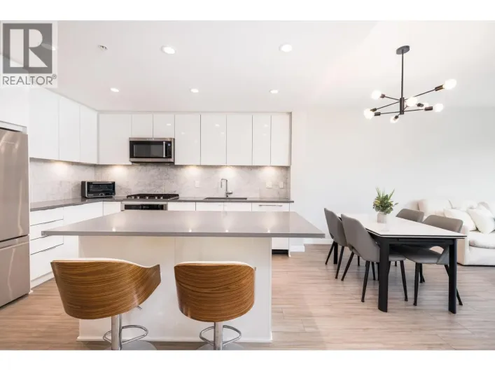 302 2651 LIBRARY LANE, North Vancouver
