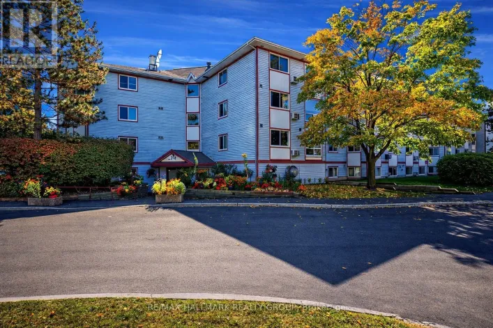 302 - 318 LORRY GREENBERG DRIVE, Ottawa