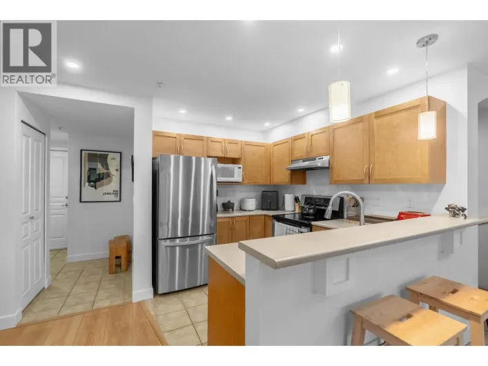 302 333 E 1ST STREET, North Vancouver