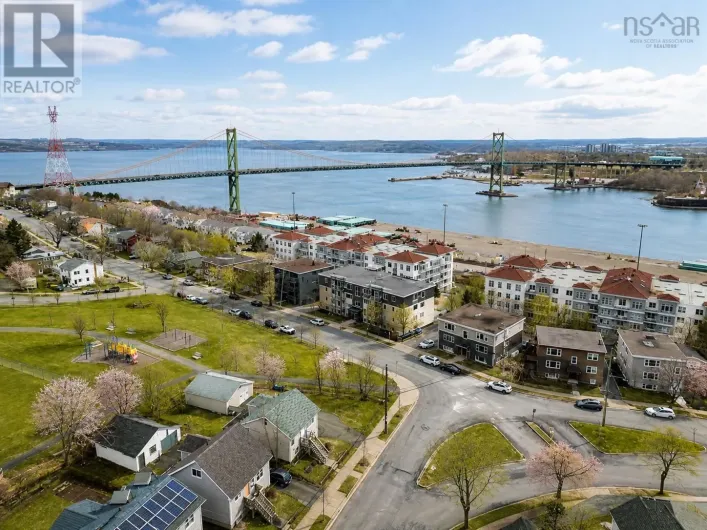 302 3749 Kencrest Avenue, North End