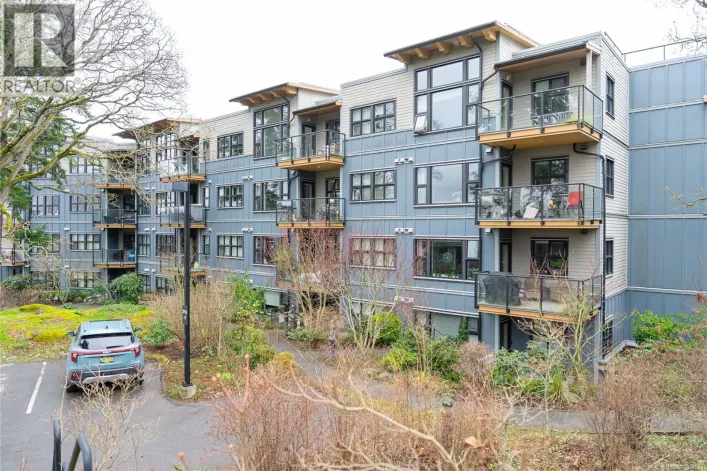 302 3912 Carey Rd, Saanich