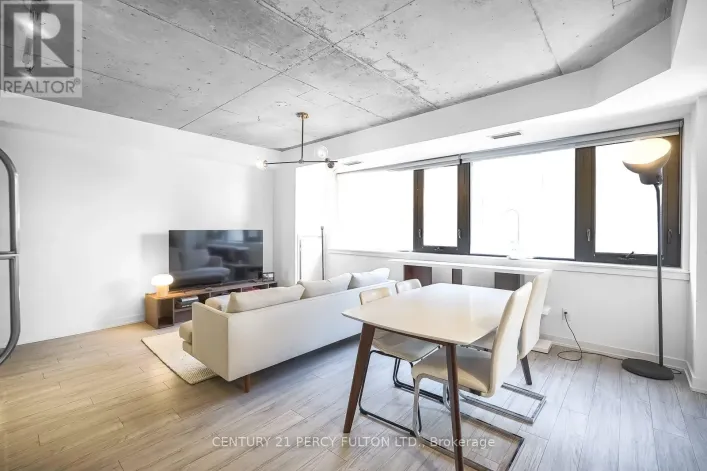 302 - 400 WELLINGTON STREET W, Toronto