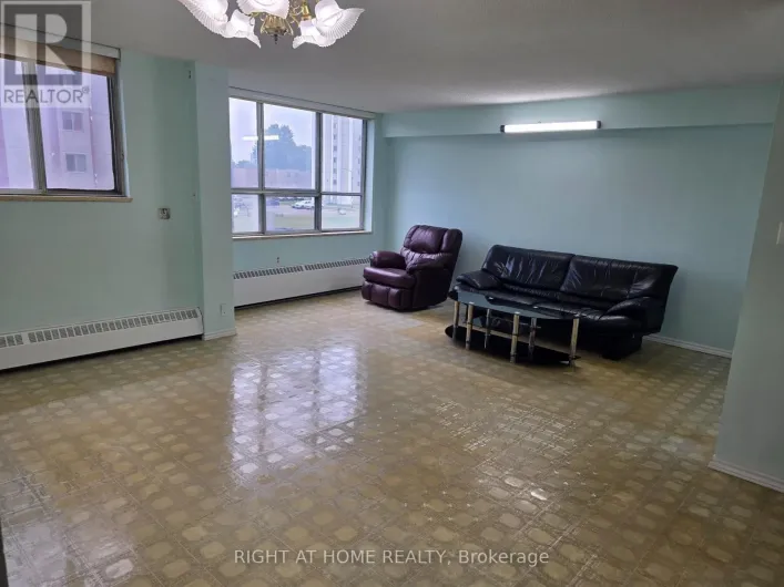 302 - 50 LOTHERTON PATHWAY, Toronto