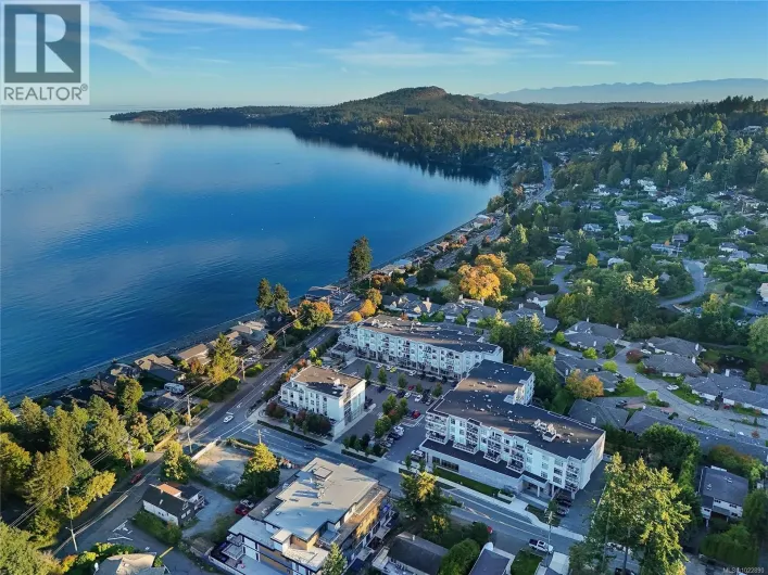 302 5118 Cordova Bay Rd, Saanich