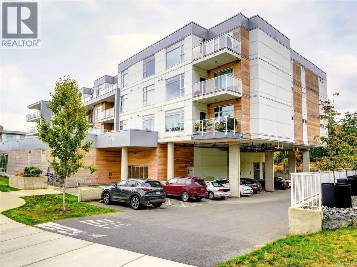 302 5120 Cordova Bay Rd, Saanich