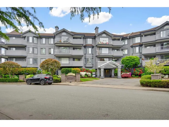 302 5375 205 STREET, Langley