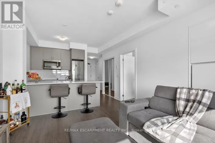 302 - 600 NORTH SERVICE ROAD, Hamilton