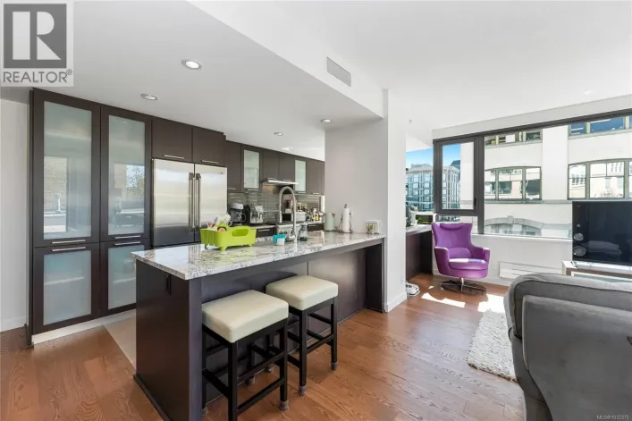 302 608 Broughton St, Victoria
