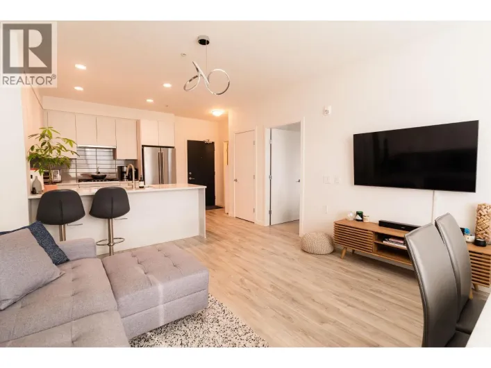 302 621 REGAN AVENUE, Coquitlam