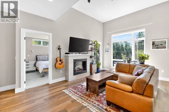 302 700 Yew Wood Rd, Tofino