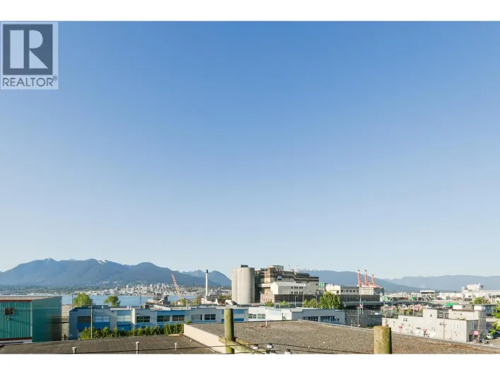 302 933 E HASTINGS STREET, Vancouver