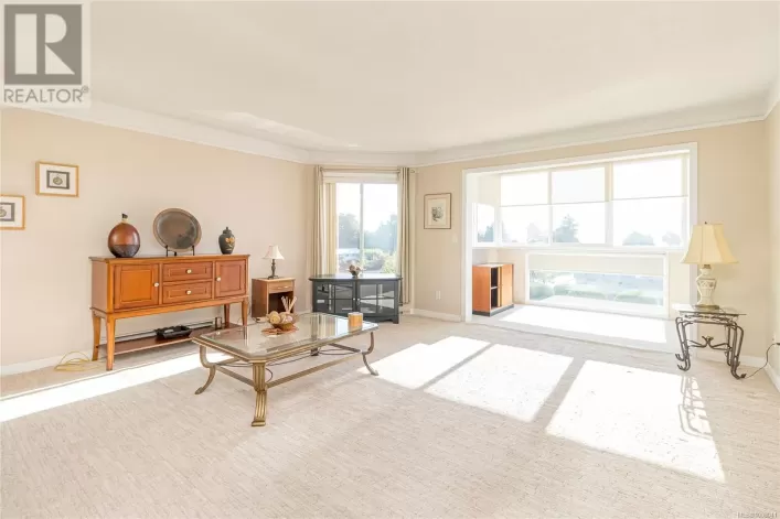 302 9958 Daniel St, Chemainus