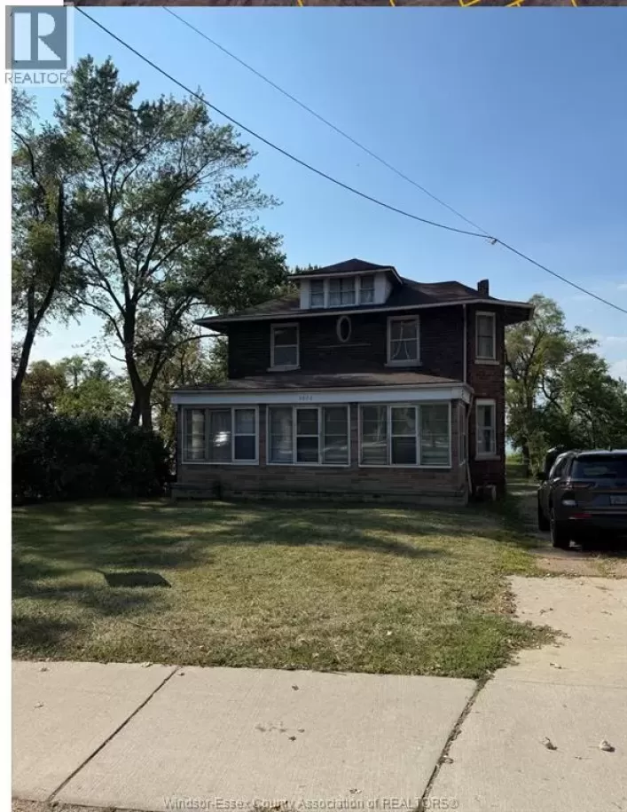 3026 SANDWICH STREET, Windsor