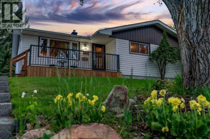 3027 Brentwood Boulevard NW, Calgary
