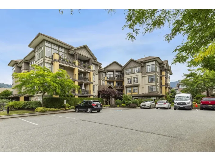 302B 45595 TAMIHI WAY|Garrison Crossing, Chilliwack