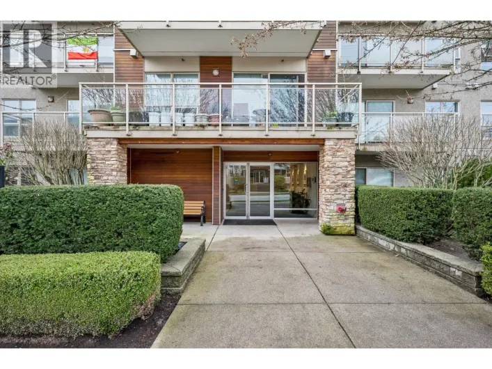 303 1033 ST. GEORGE'S AVENUE, North Vancouver
