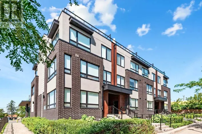 Row / Townhouse for sale: 303 - 1150 BRIAR HILL AVENUE, Toronto