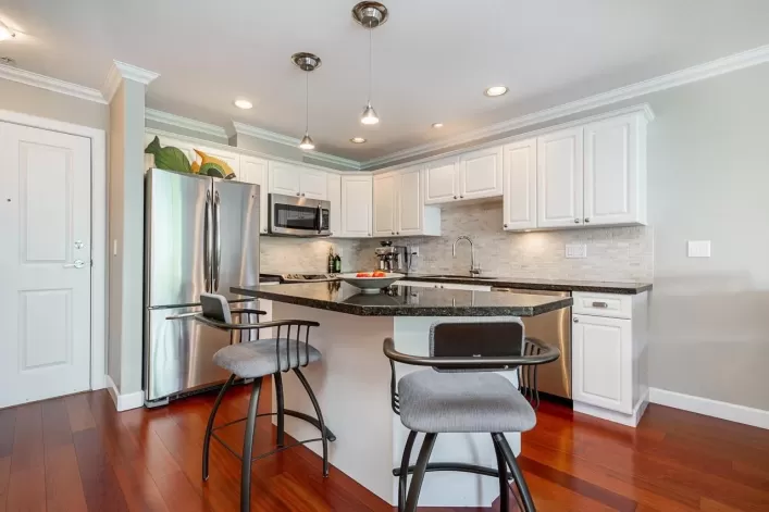 303 1153 VIDAL STREET, White Rock