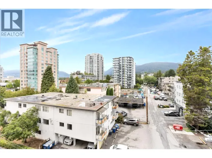 303 150 E 15TH STREET, North Vancouver