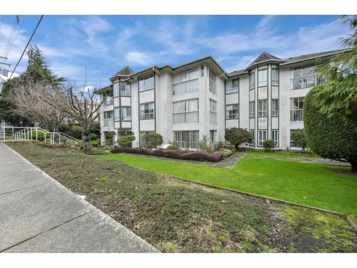 303 15130 ROPER AVENUE, White Rock